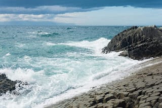 Meteorología: Continúa oleaje peligroso en las costas dominicanas; algunos chubascos