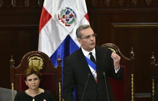 Presidente resalta apoyo a la UASD y alcance del programa de becas 7 Presidente resalta apoyo a la UASD y alcance del programa de becas