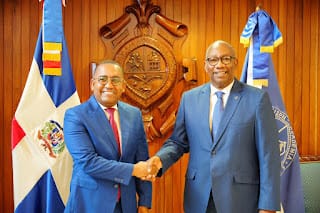 UASD y DA firman convenio para desarrollar iniciativas educativas en beneficio de empleados estatales 5