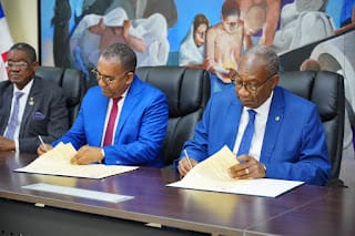 UASD y DA firman convenio para desarrollar iniciativas educativas en beneficio de empleados estatales 10 UASD y DA firman convenio para desarrollar iniciativas educativas en beneficio de empleados estatales