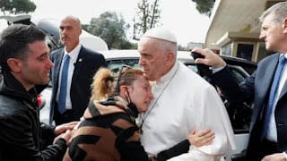 El papa a su salida del hospital: "Todavía estoy vivo. No tuve miedo" 6 El papa a su salida del hospital: "Todavía estoy vivo. No tuve miedo"
