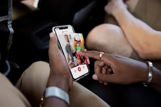 El 60% de las mujeres latinas cree que su pareja fue infiel en redes sociales