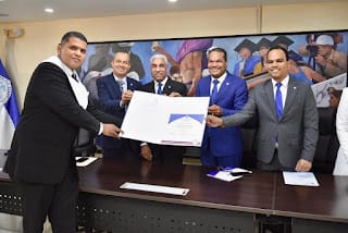 Un paso adelante en la educación en línea: Docentes UASD se gradúan en Tutoría Virtual 5