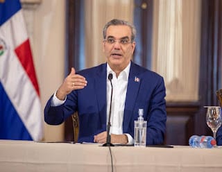 Presidente Abinader presenta logros del Programa Burocracia Cero 5