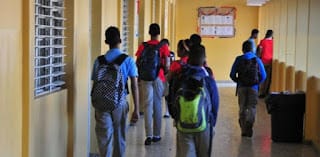 Desafíos y soluciones en la educación dominicana: El papel de la disciplina, el compromiso de los padres y la preocupación de los centros educativos 5
