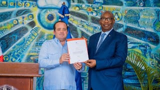 Gobierno entrega RD 148 MM para la construcción de nuevos niveles en edificios de la UASD 5