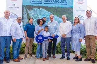 Presidente entrega más 150 viviendas en Santiago e inaugura moderna planta de tratamiento de agua potable