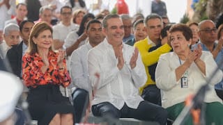 Presidente y vicepresidenta felicitan a los maestros dominicanos en su día 5