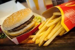 Hombre de Nashville logra el desafío de perder peso comiendo en McDonald's durante 100 días 5