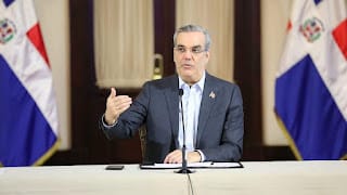 Presidente Luis Abinader lidera avances educativos 2023-2024: Innovación curricular y recursos para un año escolar exitoso 5