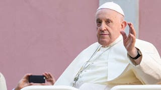 El papa Francisco aborda el aborto y la eutanasia con jóvenes en Portugal 5