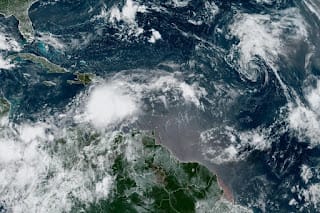 Franklin amenaza con inundaciones en RD y Harold se degrada a depresión tropical 5