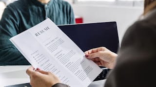 Trabajó en 16 empresas a la vez, cobró múltiples salarios y nunca fue a trabajar 5