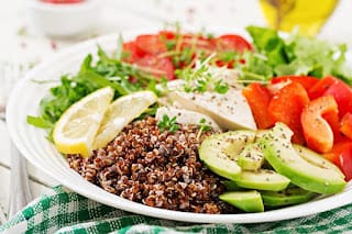 Recomienda durante el verano tener una alimentación adecuada, consumir líquidos y una rutina ejercicios 5