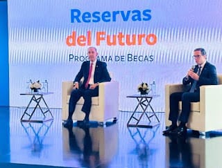 García Fermín afirma Gobierno ha otorgado 24 mil becas nacionales desde 2020