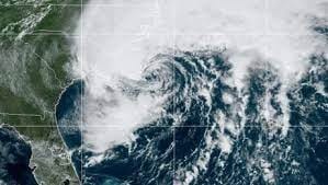 Se forma la tormenta tropical Ophelia frente a costas de las Carolinas 5