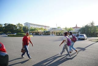 Catedráticos de la UASD elaborando libros para el MINERD