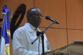 Ceremonia de batas blancas en la UASD: Estudiantes de medicina se preparan para su compromiso con la salud