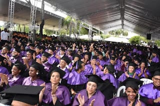 UASD inviste 3,547 nuevos profesionales durante la celebración del 485 aniversario de su fundación 10 UASD inviste 3,547 nuevos profesionales durante la celebración del 485 aniversario de su fundación