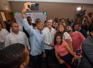 Abinader llama jóvenes a ser guardianes de la transparencia, la honestidad y la integridad 3 Abinader llama jóvenes a ser guardianes de la transparencia, la honestidad y la integridad