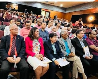 Vicedecana Maribel Lorenzo y Director Leopoldo Artiles Gil en el Congreso de Sociología UASD Vicedecana Maribel Lorenzo y Director Leopoldo Artiles Gil en el Congreso de Sociología UASD