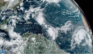 Huracán Tammy se aleja del Caribe sin amenazas en tierra 5