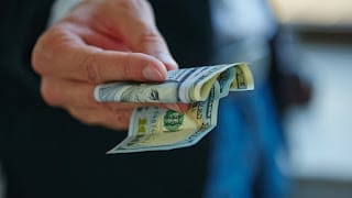 Vende un cuadro por 200 dólares y luego descubre que podría valer unos 20.000 5
