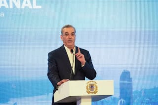 Mucha gente quiere desorden en Haití porque se benefician de eso, según Abinader 5