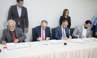 Entidades acuerdan llevar internet a 56 universidades 5