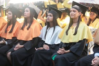 UASD RATIFICA COMPROMISO CON LA MOVILIDAD SOCIAL AL INVESTIR 4,156 NUEVOS PROFESIONALES