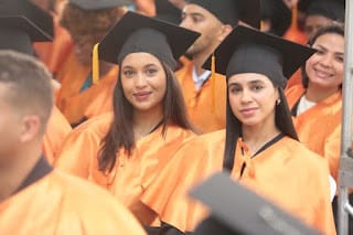 UASD RATIFICA COMPROMISO CON LA MOVILIDAD SOCIAL AL INVESTIR 4,156 NUEVOS PROFESIONALES