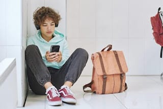 Informe PISA: Distracciones por celulares y otros dispositivos en las aulas reducen el aprendizaje 5