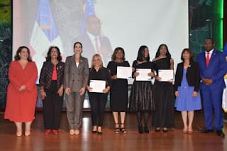 UASD entrega certificados diplomado “Estrategias de Trabajo Social para protección de la niñez y adolescencia” 7 UASD entrega certificados diplomado “Estrategias de Trabajo Social para protección de la niñez y adolescencia”