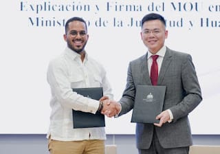 Juventud firma convenio con Huawei para desarrollar competencias digitales