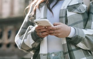 Rusia prohíbe por ley el uso del celular durante las clases 5