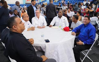 Presidente Abinader anuncia 2.5 millones de dominicanos se beneficiarán con la entrega bonos navideños