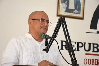 Titular del Mescyt llama a jóvenes a prepararse para convocatoria de becas a principios del 2024