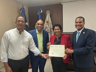 Ciencias de la Educación UASD entrega certificados a maestros optarán como investigadores internos y externos