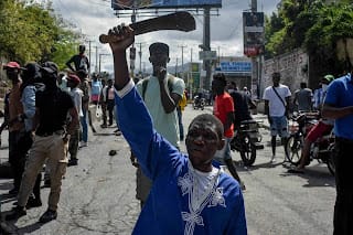 Al menos un muerto durante las protestas violentas en numerosas ciudades de Haití 7 Al menos un muerto durante las protestas violentas en numerosas ciudades de Haití