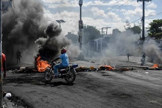 Al menos un muerto durante las protestas violentas en numerosas ciudades de Haití 15 Al menos un muerto durante las protestas violentas en numerosas ciudades de Haití