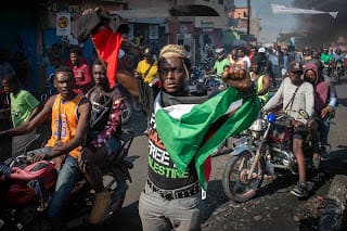 Al menos un muerto durante las protestas violentas en numerosas ciudades de Haití 24 Al menos un muerto durante las protestas violentas en numerosas ciudades de Haití