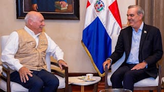 Presidente Luis Abinader recibe al jefe de la Misión de la OEA y otros observadores electorales