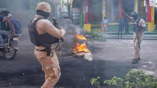 Al menos un muerto durante las protestas violentas en numerosas ciudades de Haití 5