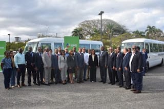 BHD dona dos autobuses a la UASD en el marco de convenio interinstitucional 3 BHD dona dos autobuses a la UASD en el marco de convenio interinstitucional