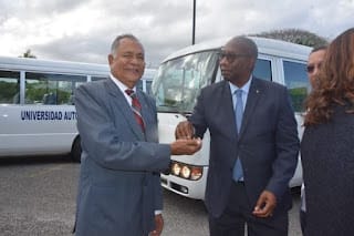 BHD dona dos autobuses a la UASD en el marco de convenio interinstitucional 5 BHD dona dos autobuses a la UASD en el marco de convenio interinstitucional