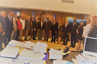 BHD dona dos autobuses a la UASD en el marco de convenio interinstitucional 6 BHD dona dos autobuses a la UASD en el marco de convenio interinstitucional