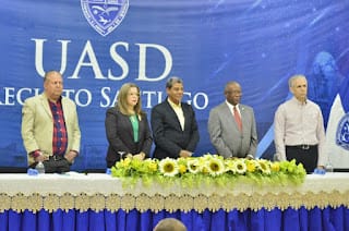 Recinto Santiago lanza promoción de Médicos Internos marzo 2024-2025 Coloca plaquita que los identifica como Médicos Interno de la UASD