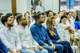 Carolina Mejía juramenta nuevas autoridades jóvenes del PRM en Santiago
