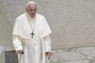 El papa pide a los sacerdotes liberarse de egoísmos, ambiciones y llorar por los demás