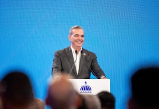 Abinader presenta avances de programas dirigidos a los jóvenes 5